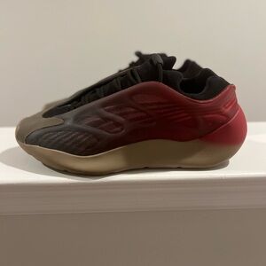 Yeezy Fade Carbon Men’s Size 10.5